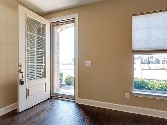 3rd image of 1087 Tarpan Dr