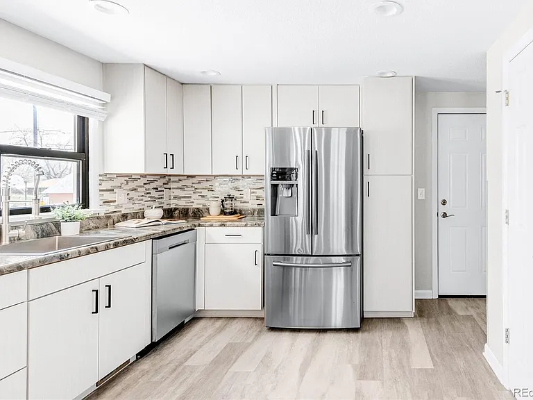 400 W Chester St — Photo 5