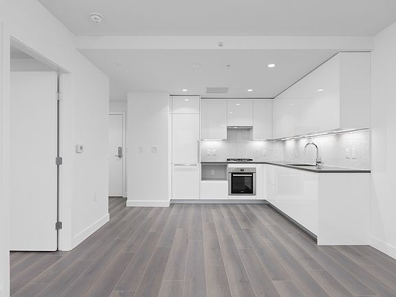 4th image of 8181 Chester St #305