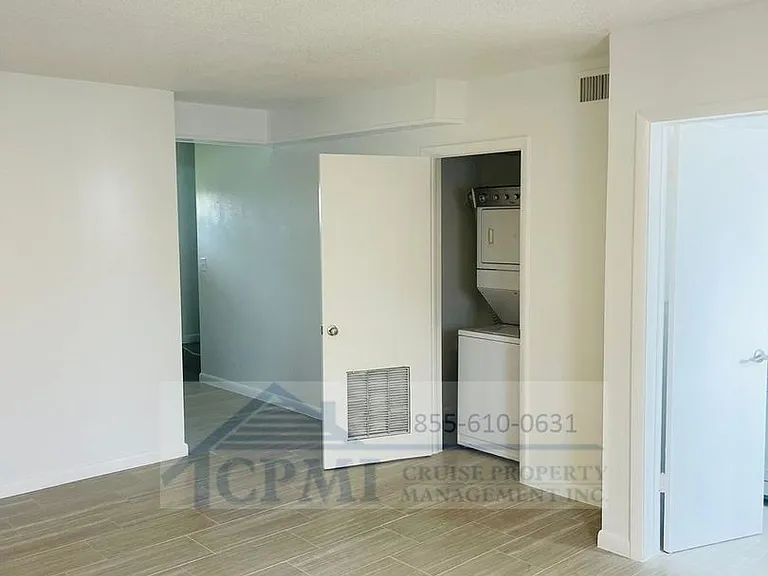 Ocean House - 360 Fiesta Ave Jupiter, FL 33469 — Photo 21