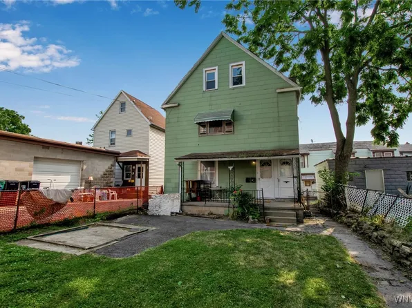 563 Tronolone Pl, Niagara Falls, NY 14301