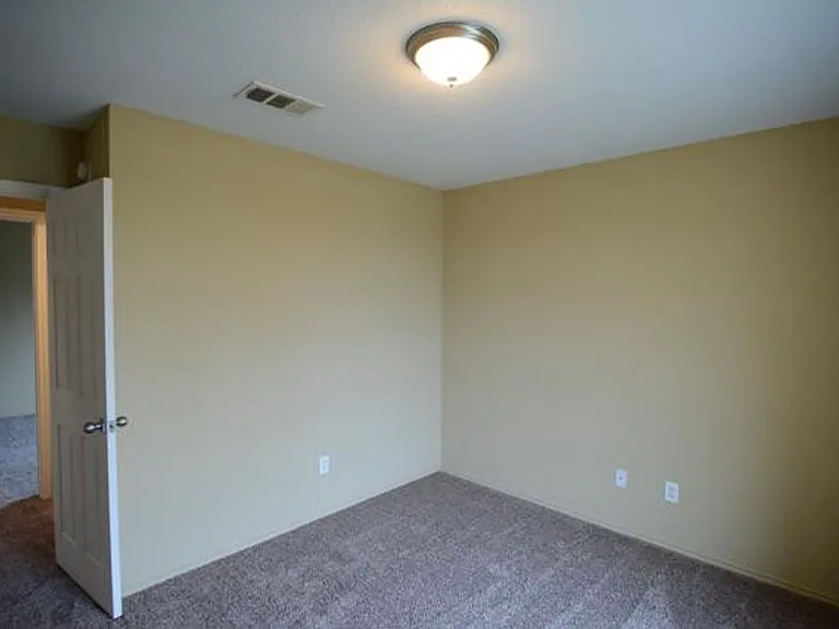 2810 Bastion Loop — Photo 18