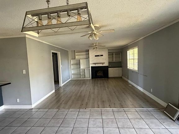 3rd image of 904 Fireside Estate Rd