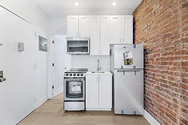 1st image of 188 E 93rd St APT 1O