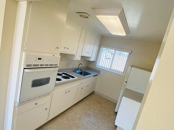4th image of 19 Coleman Pl #40
