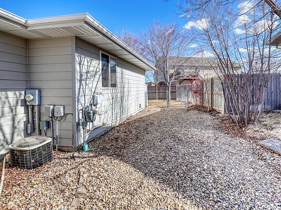 3rd image of 423 FIELD VIEW DR