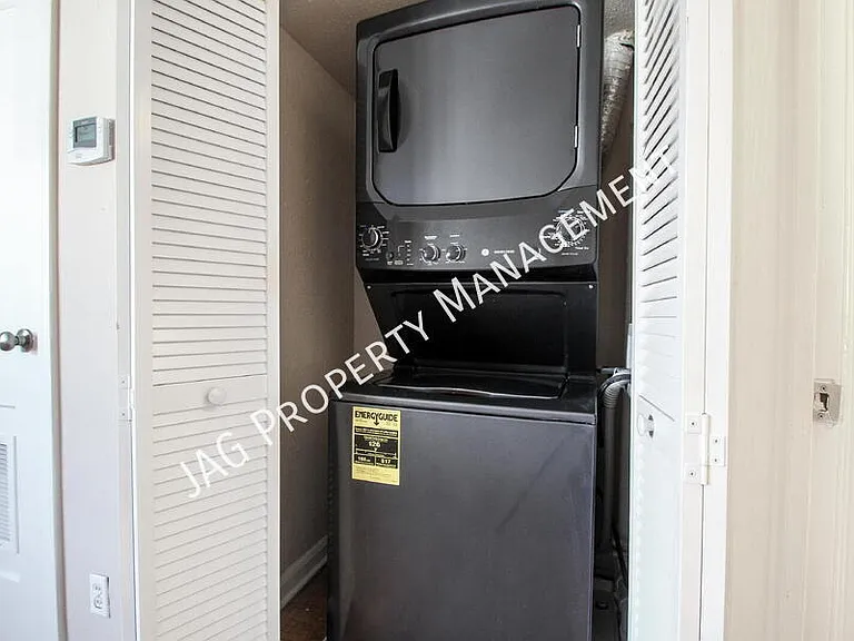 2761 Saint Johns Ave #7 — Photo 3