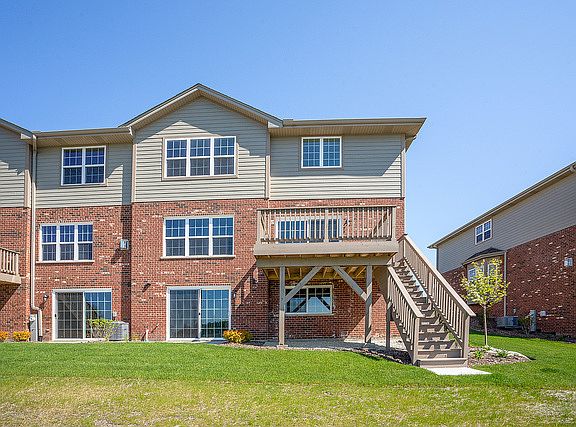 3rd image of 9423 Parkwood Ln