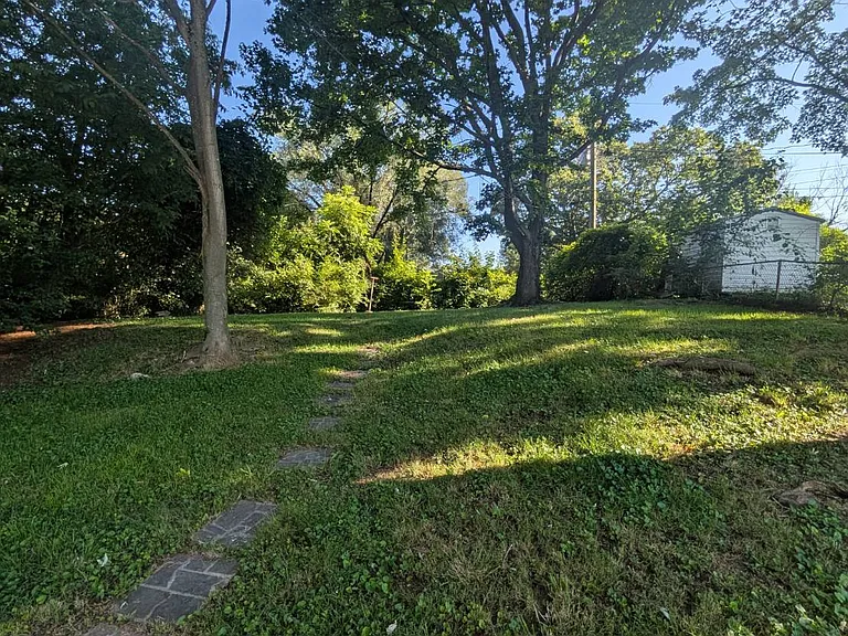 1924 Greenway St — Photo 15