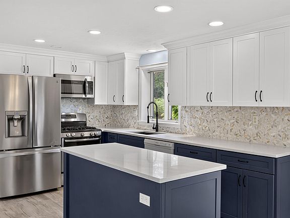 2nd image of 12 Cransbourne Circle
