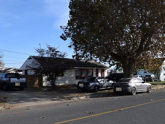 3rd image of 609 S Ahtanum Ave
