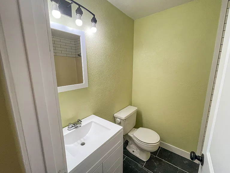 2328 SW Glacier Ave — Photo 17