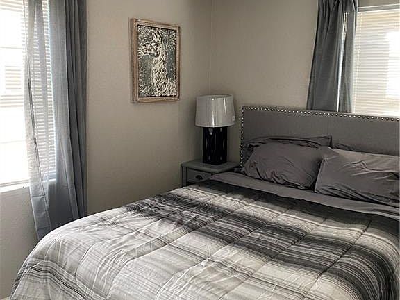 5th image of 432 Harriet St