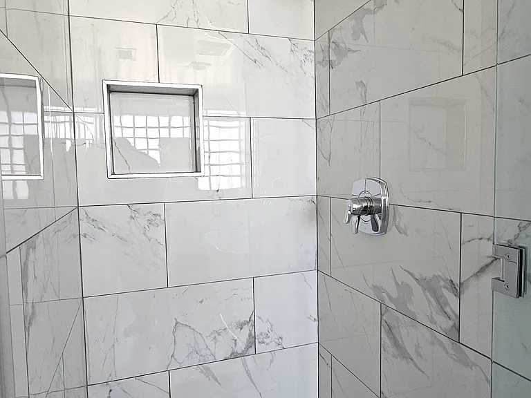Lindbrook Manor Apartments — Photo 51