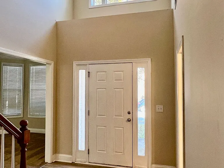 983 Yancey Ct — Photo 2
