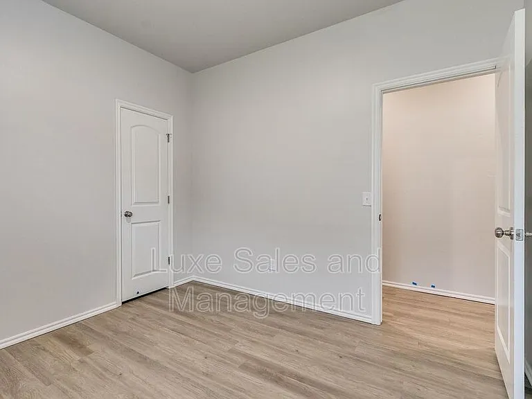 8003 NW 105th Ter — Photo 13