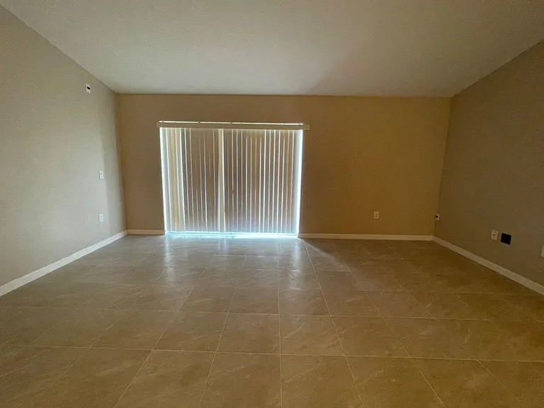 568 Finch Ct — Photo 5
