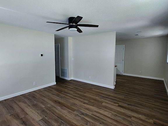 5th image of 306 Oak St