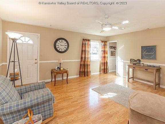 4th image of 48 Hillsdale Cir