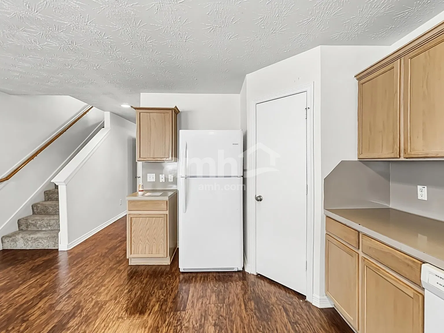 5 bed, 2.5 bath, 2530 sqft, $2,310 — Photo 3