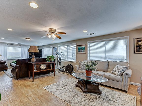 3rd image of 1221 Canal Dr