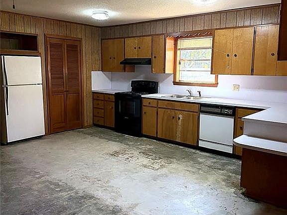 3rd image of 52482 Cypress St