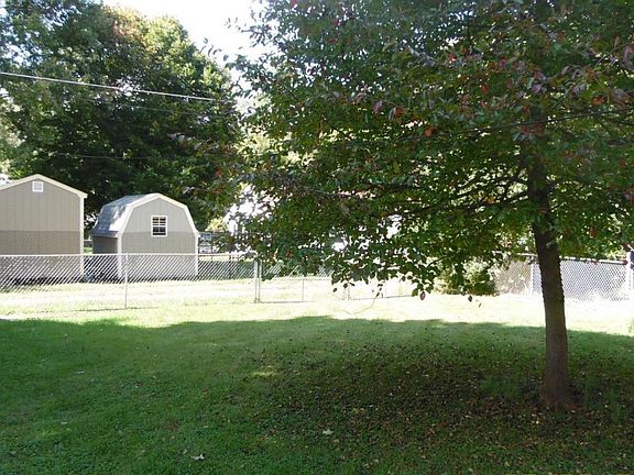 4th image of 439 Fir Ave