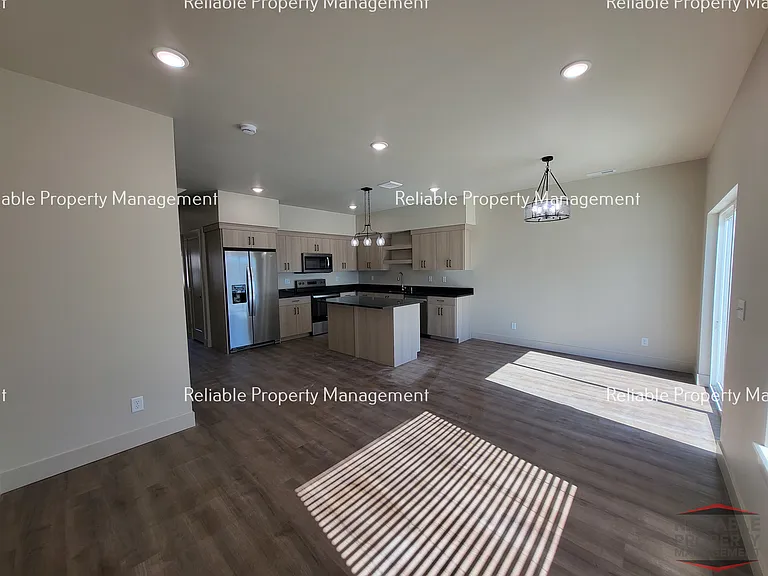 2701 E Derrald Ave — Photo 2