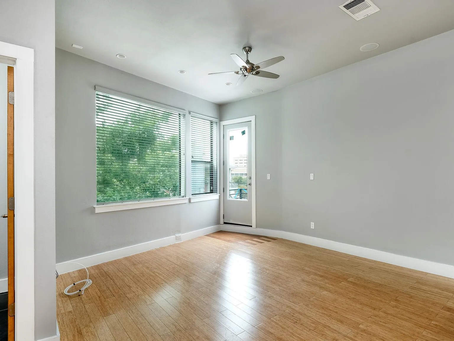 2 bed, 2.5 bath, 1570 sqft, $3,295 — Photo 4