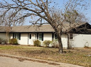 503 N Avenue U, Clifton, TX 76634