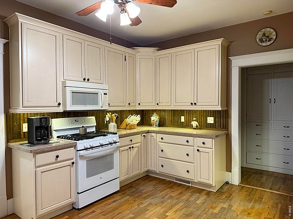 3rd image of 324 S Bowman Ave