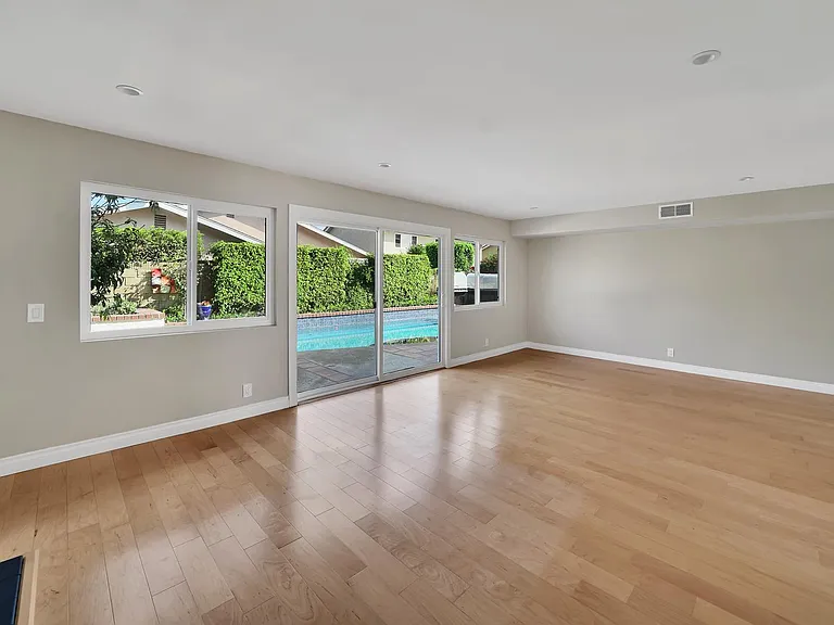 6781 Glen Dr — Photo 12