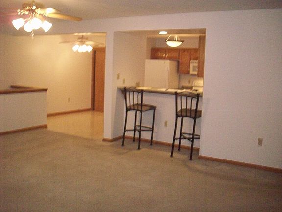 4th image of 1292 Village Centre Dr Unit 4