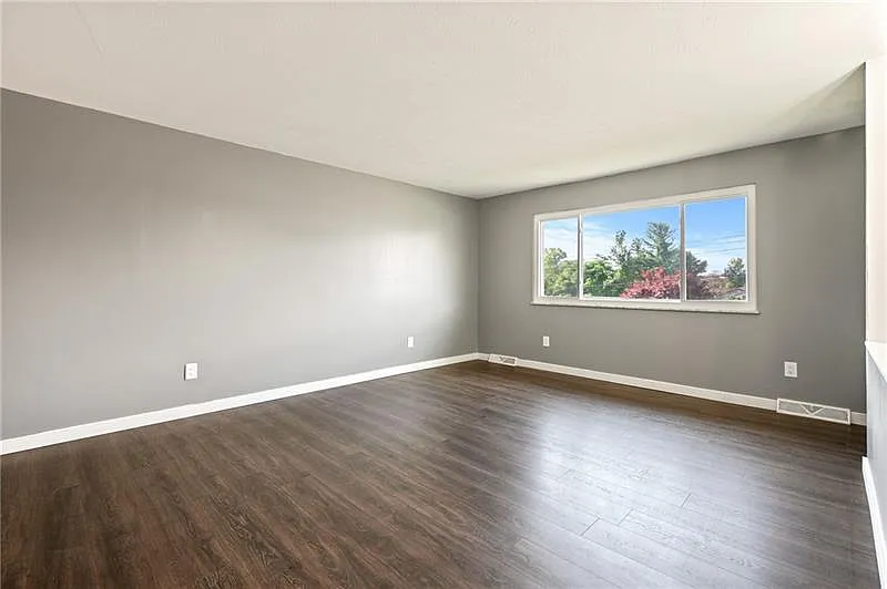 1315 Lincoln Dr photo 1