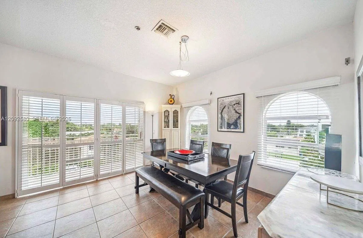 Mediterranean Condo — Photo 4
