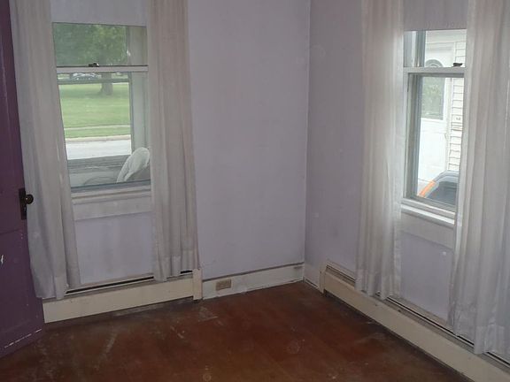 4th image of 729 W Park St