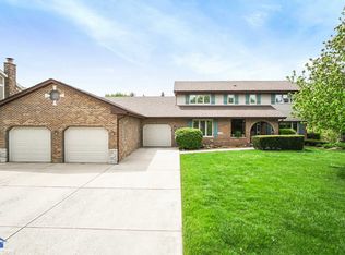 8025 Cambridge Dr, Orland Park, IL 60462