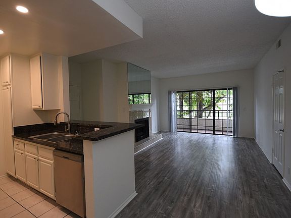 5th image of 11594 Moorpark St APT 107