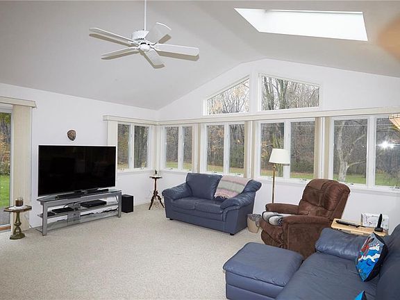 4th image of 164 Gate House Trl