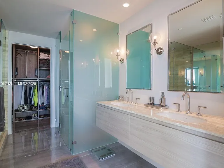 2900 NE 7th Ave #3007 — Photo 7