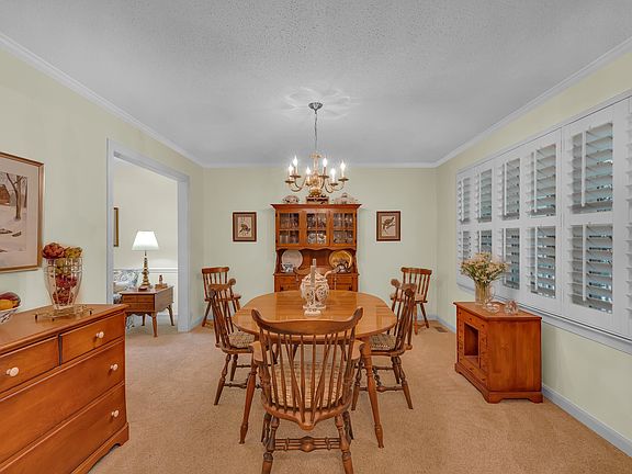 5th image of 1017 Oak Creek Dr
