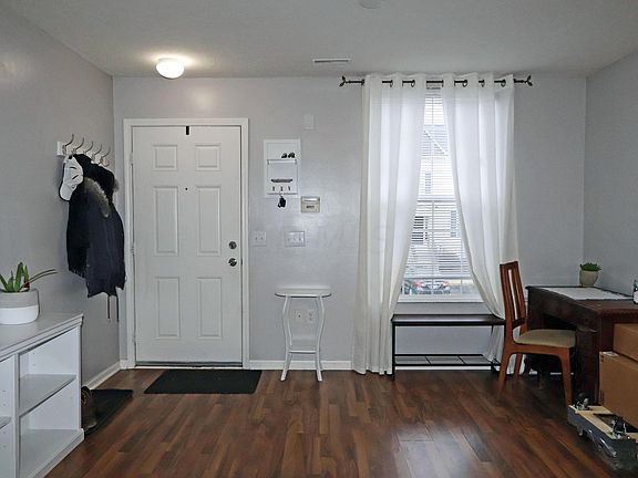 2nd image of 328 Lost River Dr