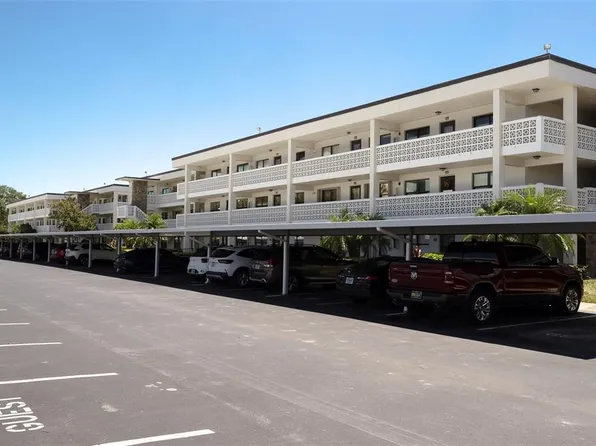 5090 Bay St NE APT 121, Saint Petersburg, FL 33703