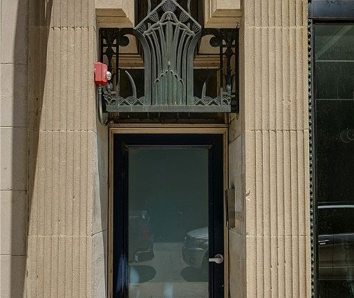 5th image of 304 E Grace St