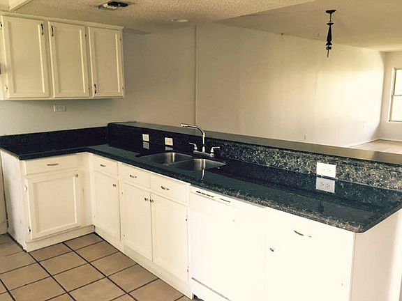 4th image of 2401 Gulf Blvd #312