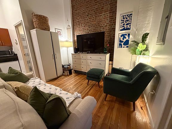 3rd image of 25 W 19th St #2A