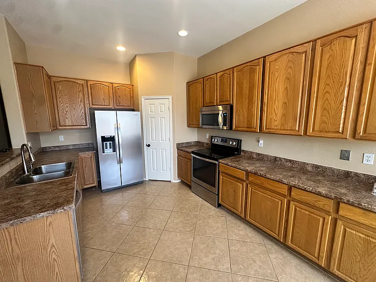 10447 E Florian Ave — Photo 24