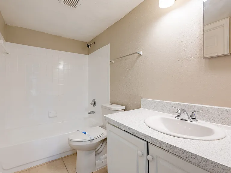 Del Rio Apartment Homes — Photo 19