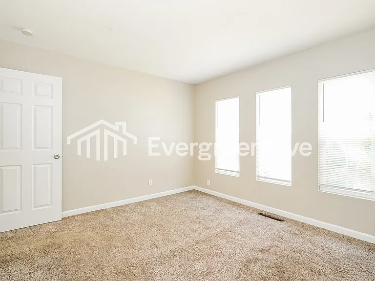 1618 Dundee Ct — Photo 8