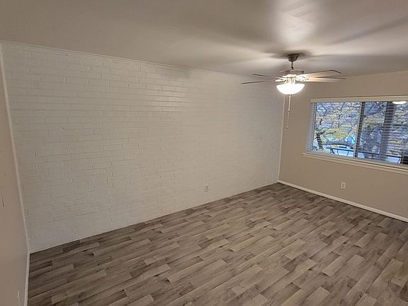 4th image of 1330 E 48th Pl #223